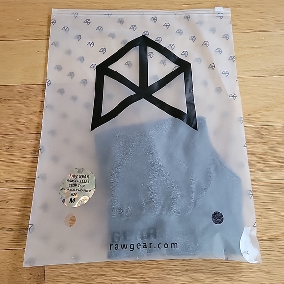 NWT Rawgear Strapback Crop Top Size Medium Color Black Heather. - Picture 6 of 7